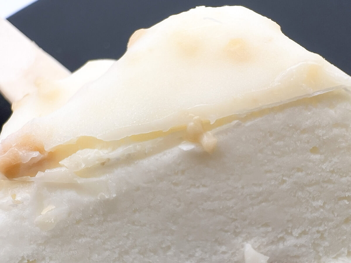 ファミマアンデイコ　ハワイアンホースト　マカダミアナッツ　ホワイトチョコレートアイス