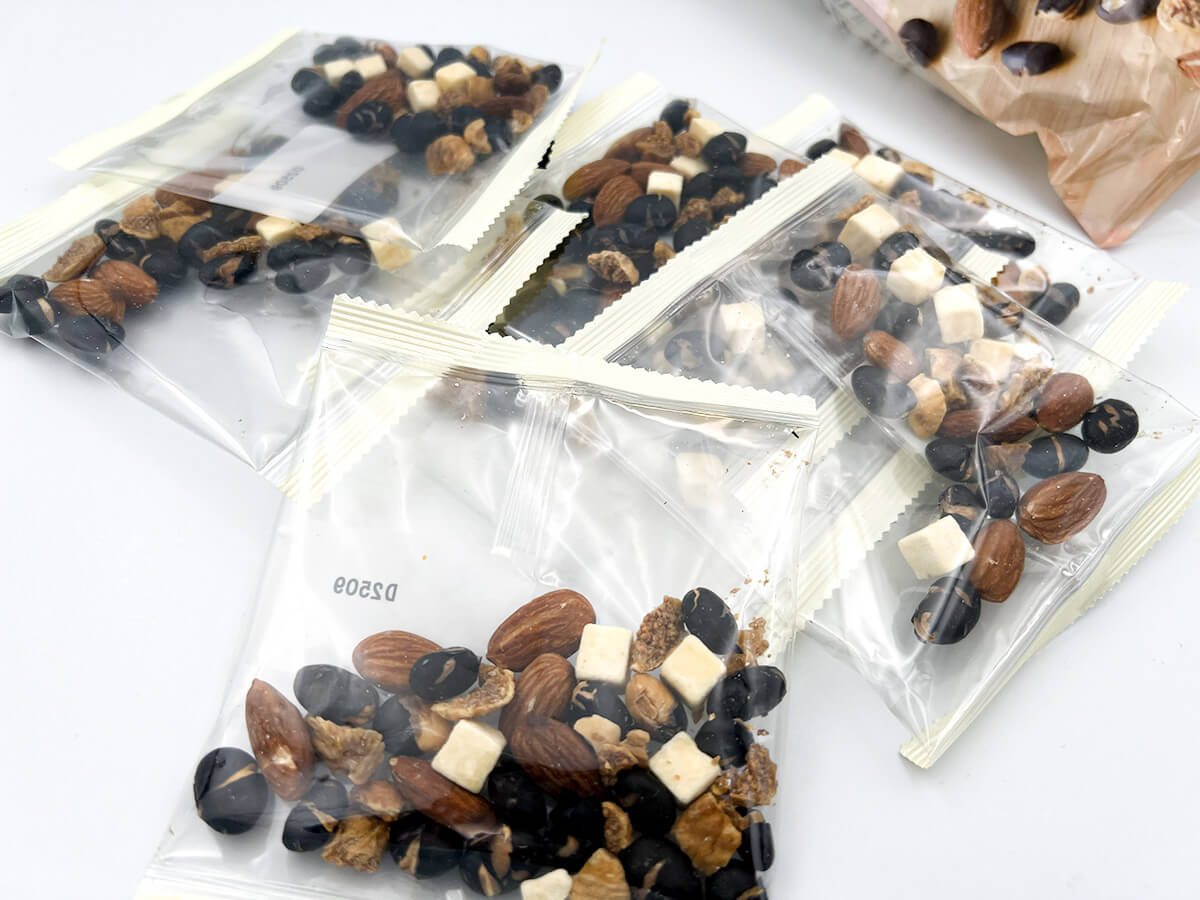 無印良品素材の栄養おやつ　たんぱく質　黒豆＆チーズ