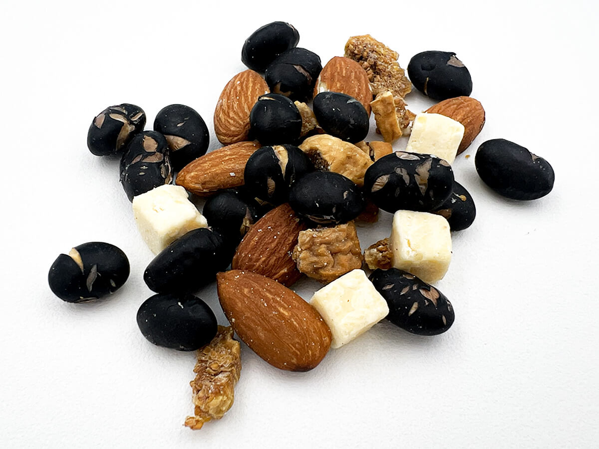 無印良品素材の栄養おやつ　たんぱく質　黒豆＆チーズ