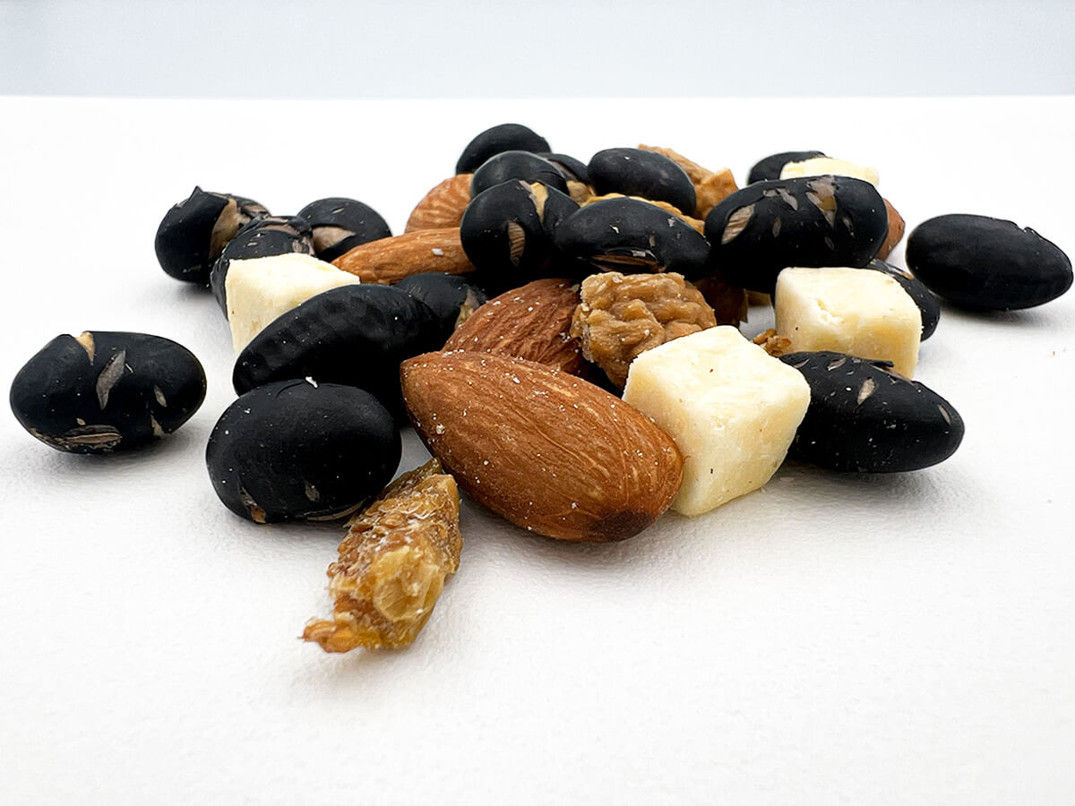 無印良品素材の栄養おやつ　たんぱく質　黒豆＆チーズ