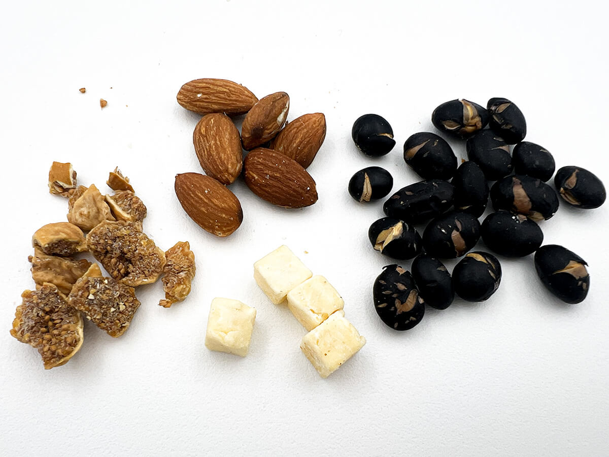 無印良品素材の栄養おやつ　たんぱく質　黒豆＆チーズ