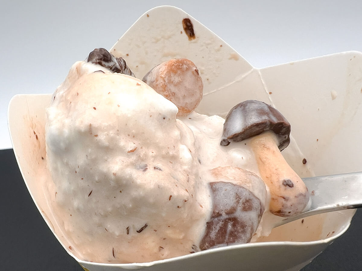 マックフルーリー® きのこの山とたけのこの里