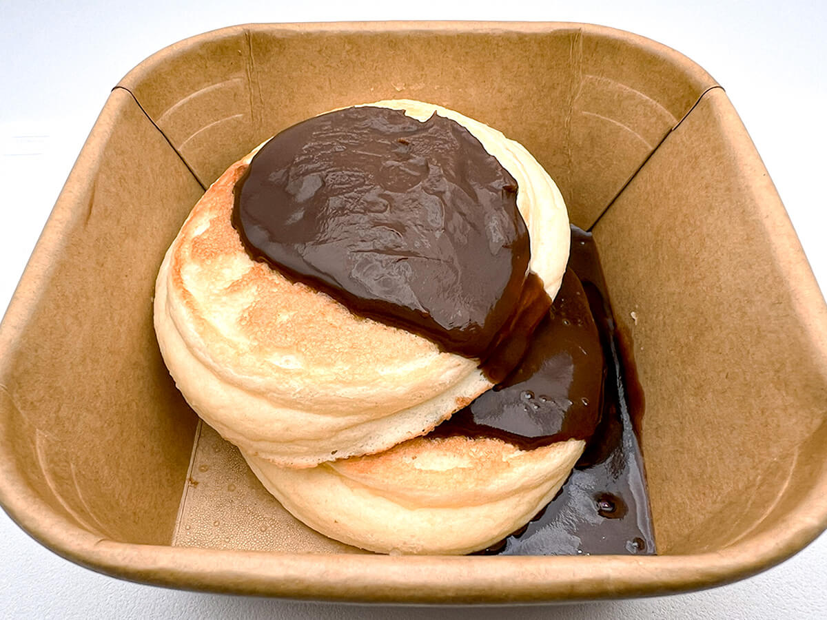 ローソンチョコレートソースに溺れる　ふわふわパンケーキ