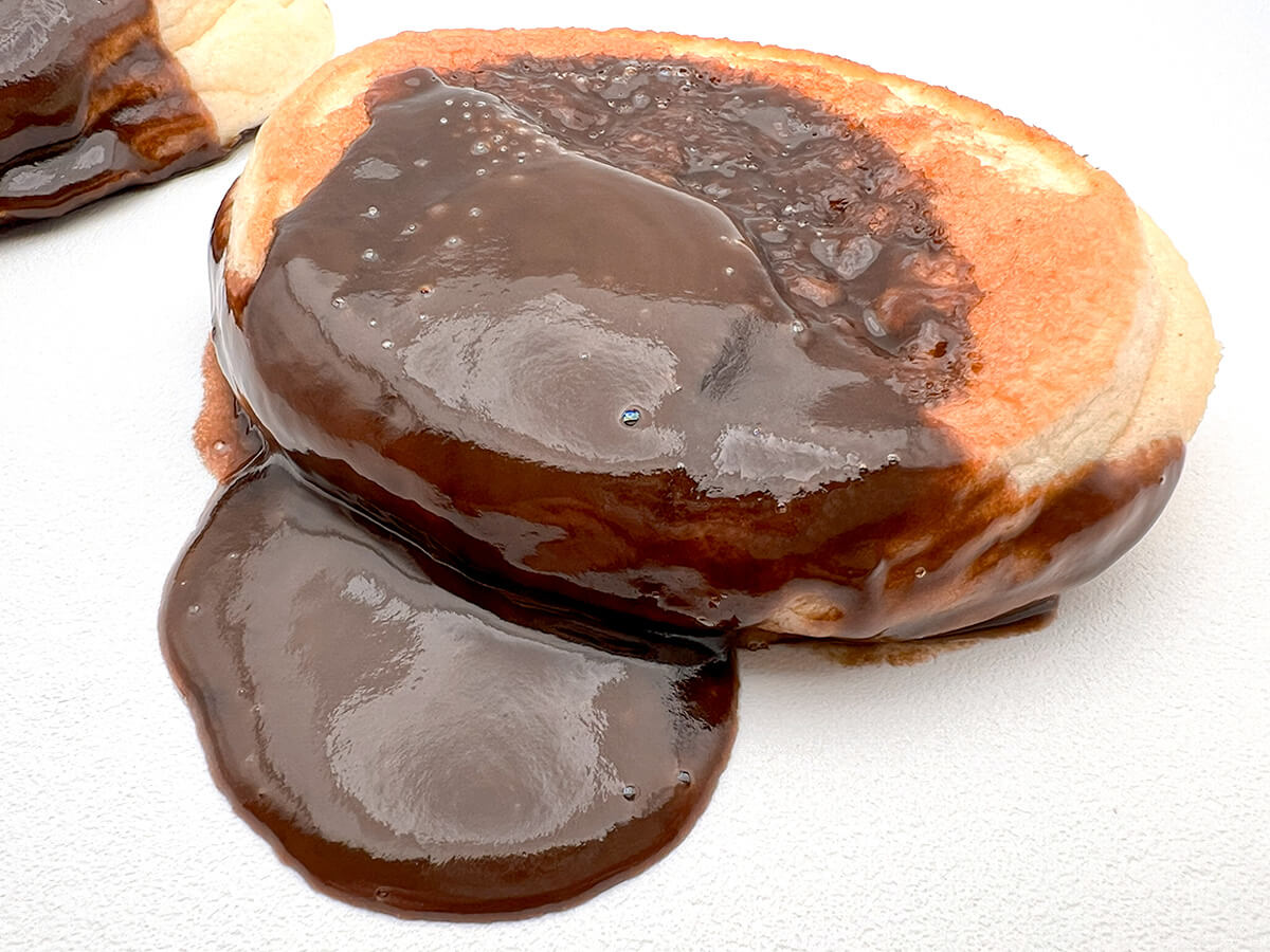 ローソンチョコレートソースに溺れる　ふわふわパンケーキ