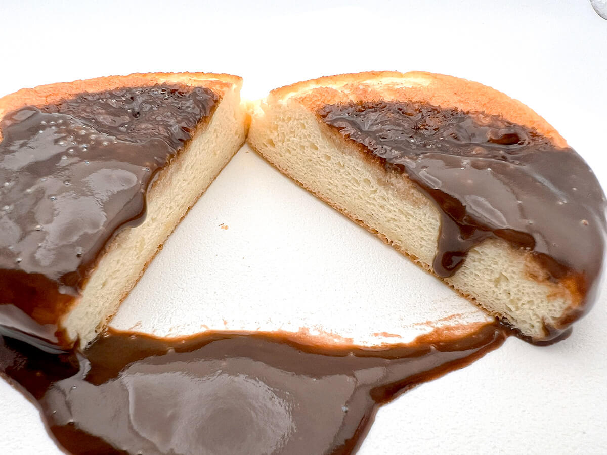 ローソンチョコレートソースに溺れる　ふわふわパンケーキ