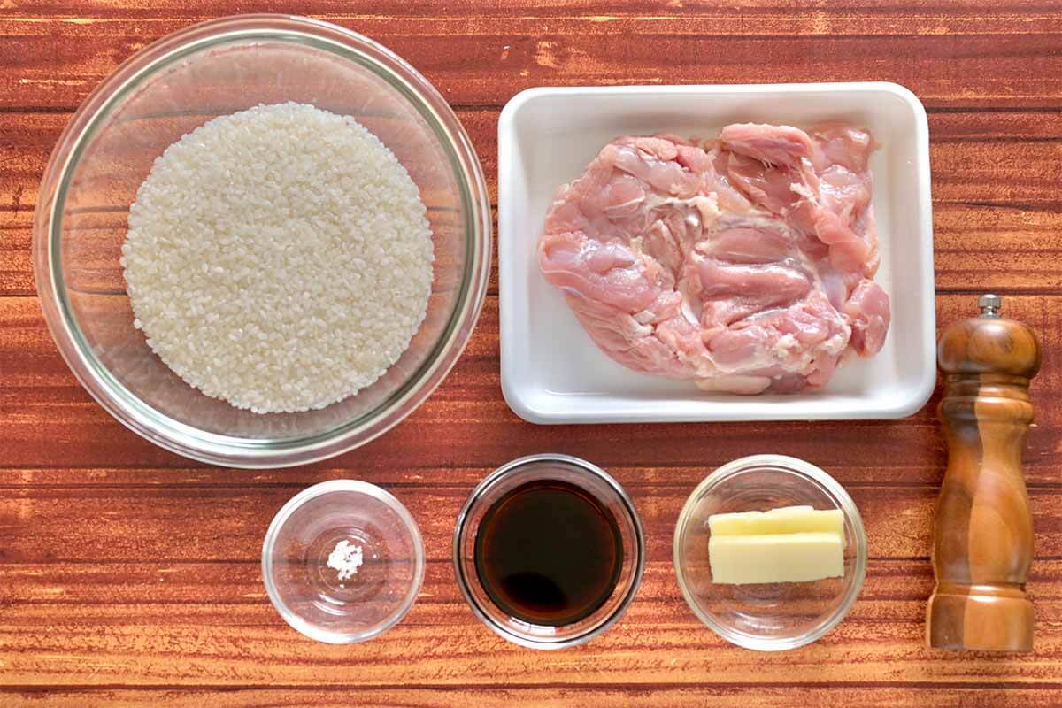 山本ゆりさん「入れて炊くだけ！鶏のだししょうゆバターごはん」