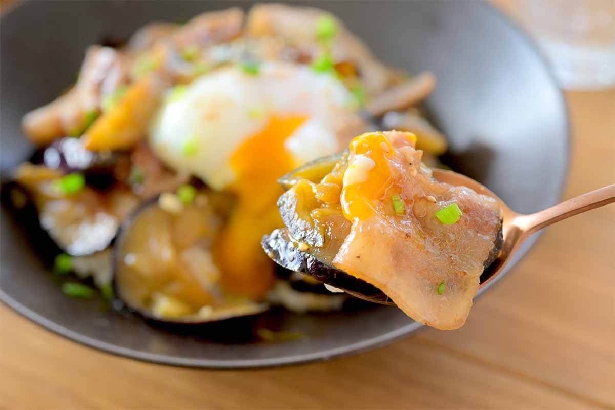 山本ゆりさん「とろ玉なす豚丼」