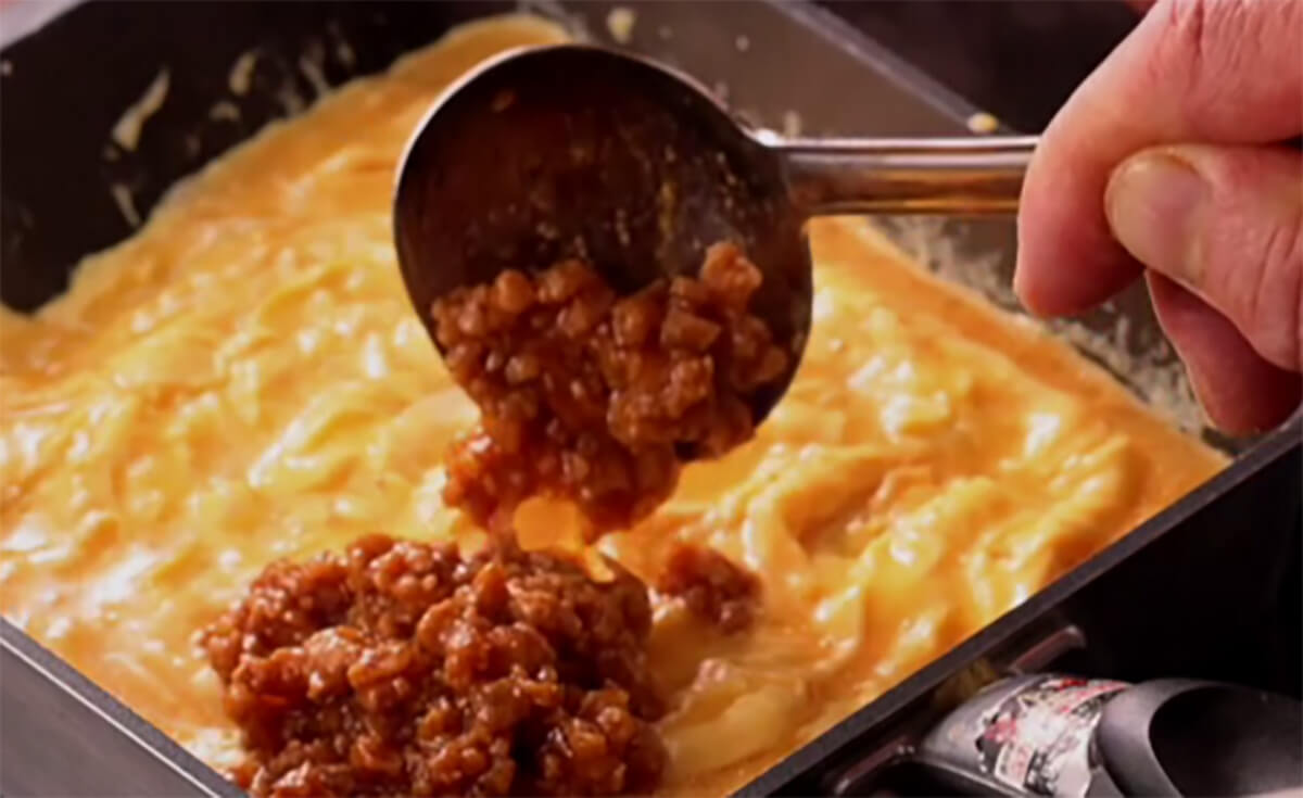 丸亀製麺「玉子好きのための だし玉肉づつみうどん」が話題！