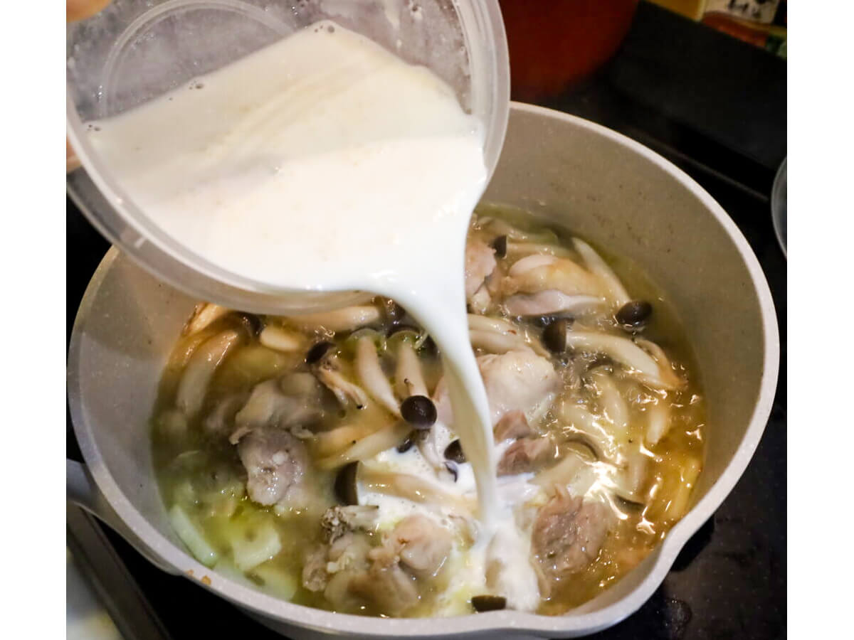 若菜まりえさん「シュクメルリ風きのこと鶏肉のクリーム煮」レシピ
