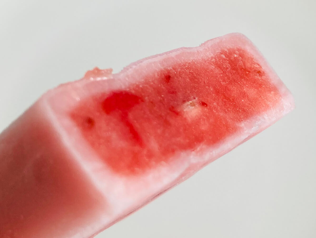 トップバリュ「贅沢フルーツバー　苺がぎゅっと　果汁＆果肉入り」