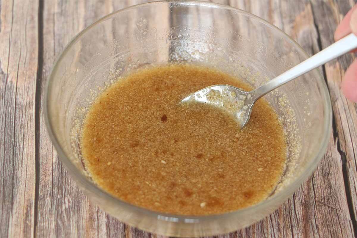 笠原将弘さん「もやしと牛肉のごまポン酢丼」