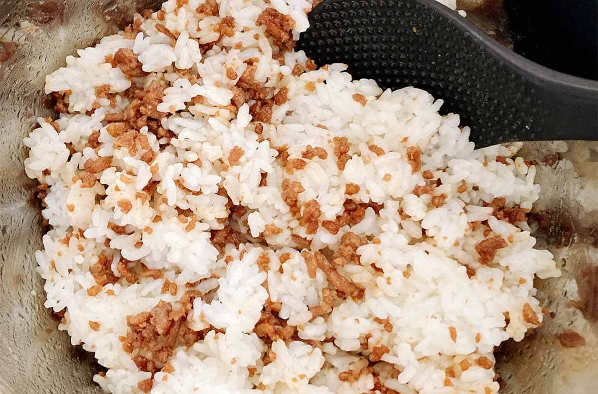 栗原はるみさん「青じそと黒ごまのそぼろご飯」