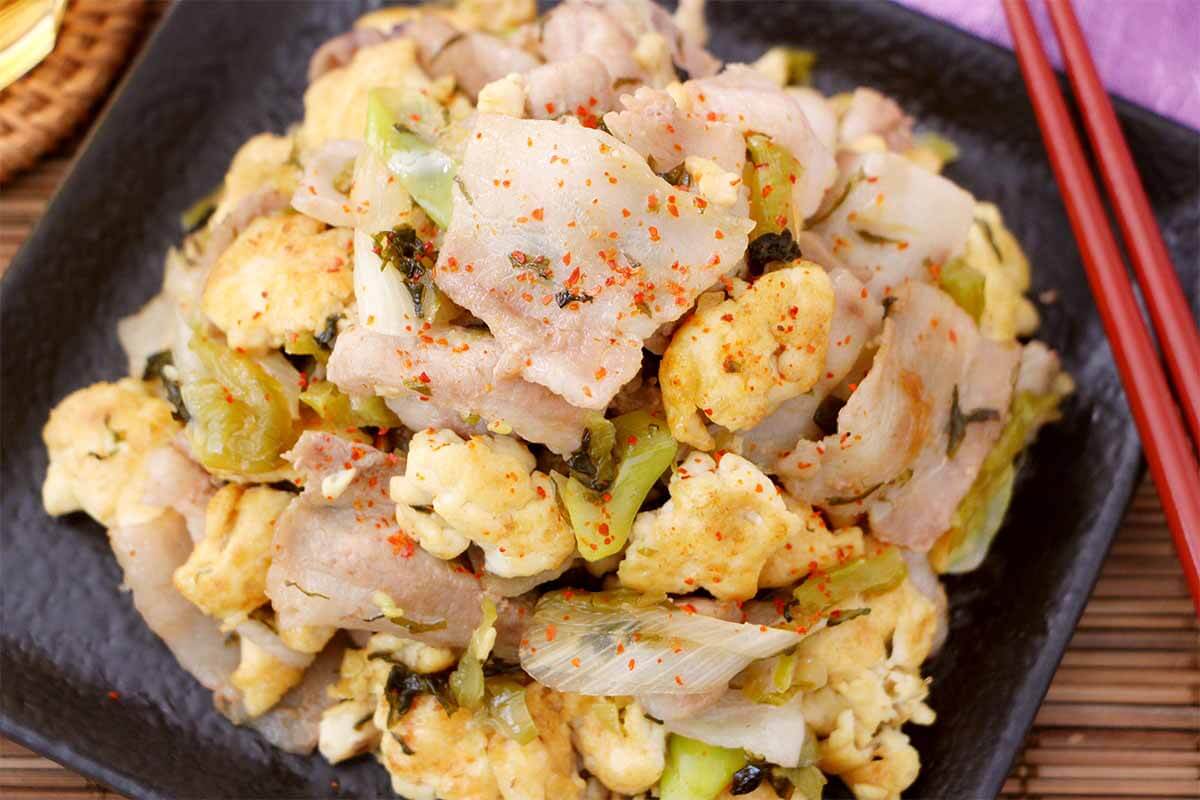 笠原将弘さん「豚バラ肉と豆腐の高菜炒め」