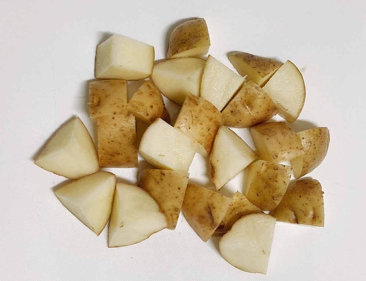 栗原はるみさん「カリカリポテトとウインナーのハーブ炒め」