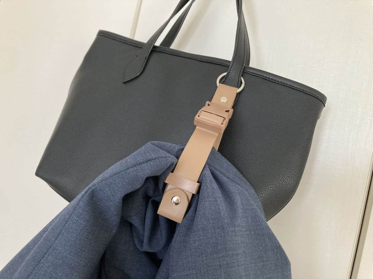 3COINSジャケットホルダー