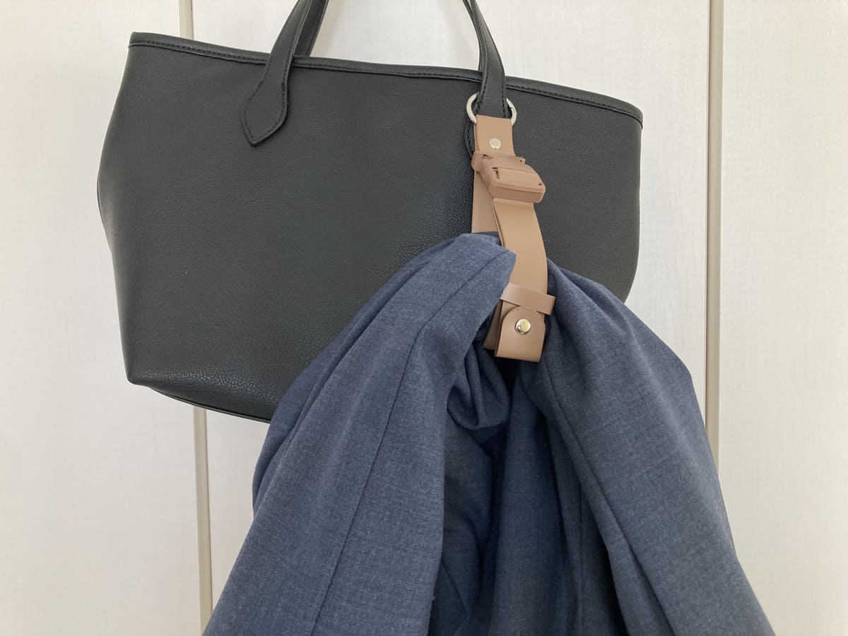 3COINSジャケットホルダー