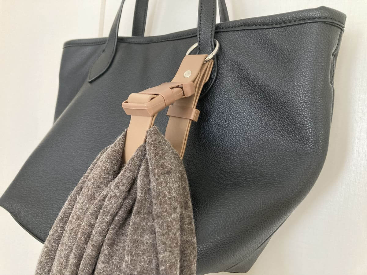 3COINSジャケットホルダー