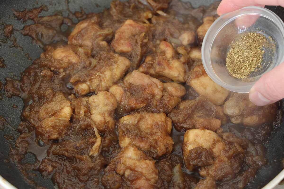 笠原将弘さん「鶏もも肉のごぼう照り焼き」