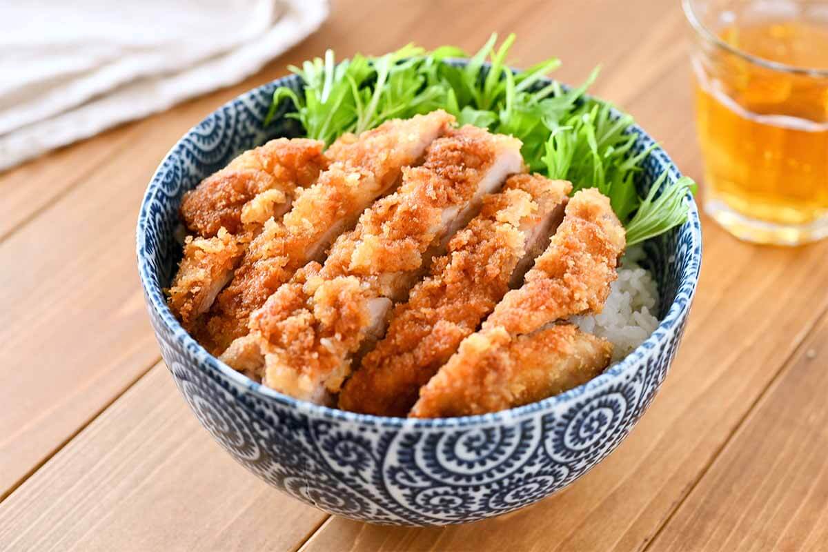 山本ゆりさん「サクサクチキンカツ丼」