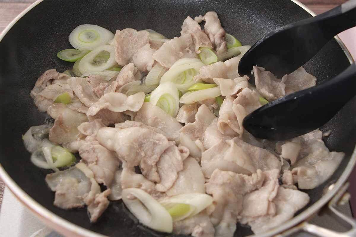 笠原将弘さん「豚バラ肉と豆腐の高菜炒め」