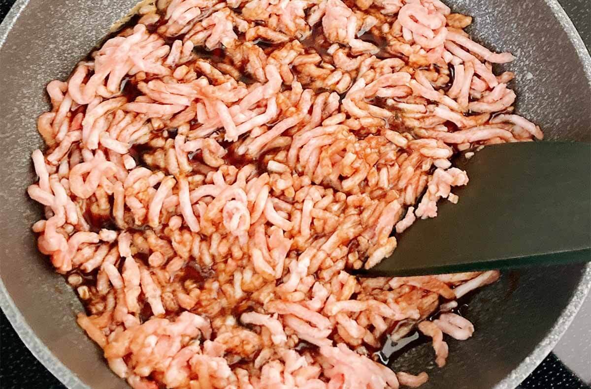 栗原はるみさん「青じそと黒ごまのそぼろご飯」