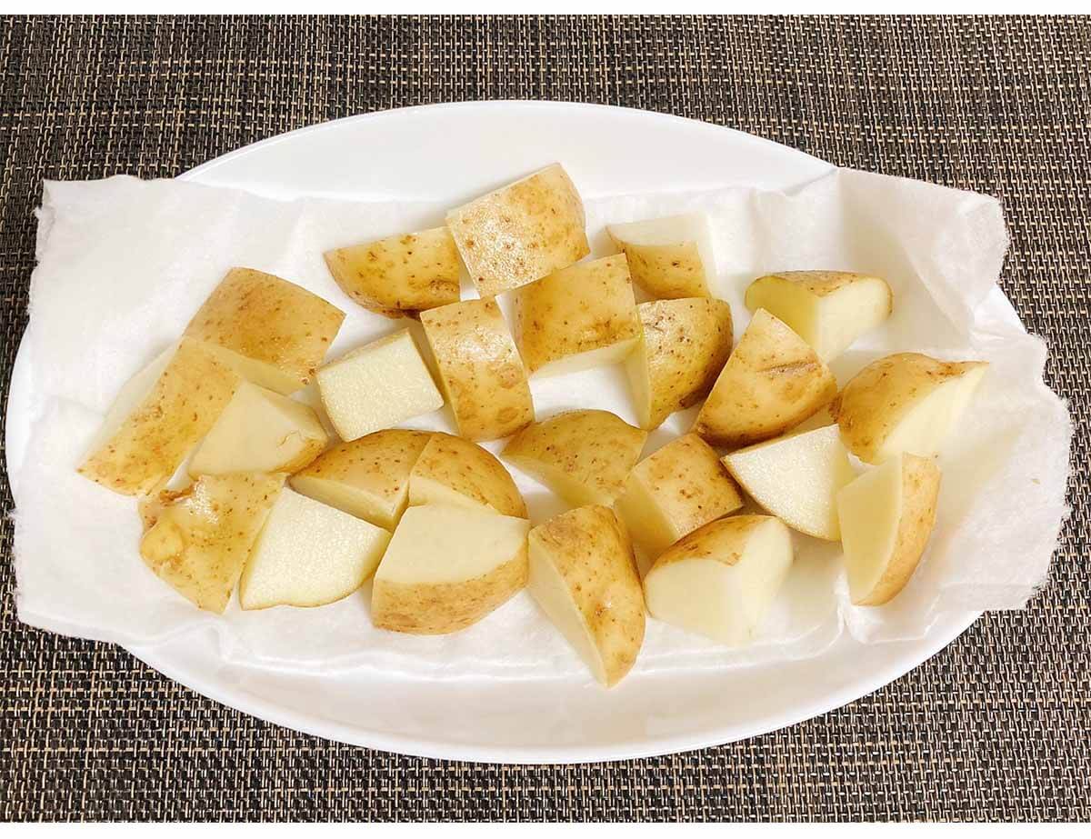 栗原はるみさん「カリカリポテトとウインナーのハーブ炒め」