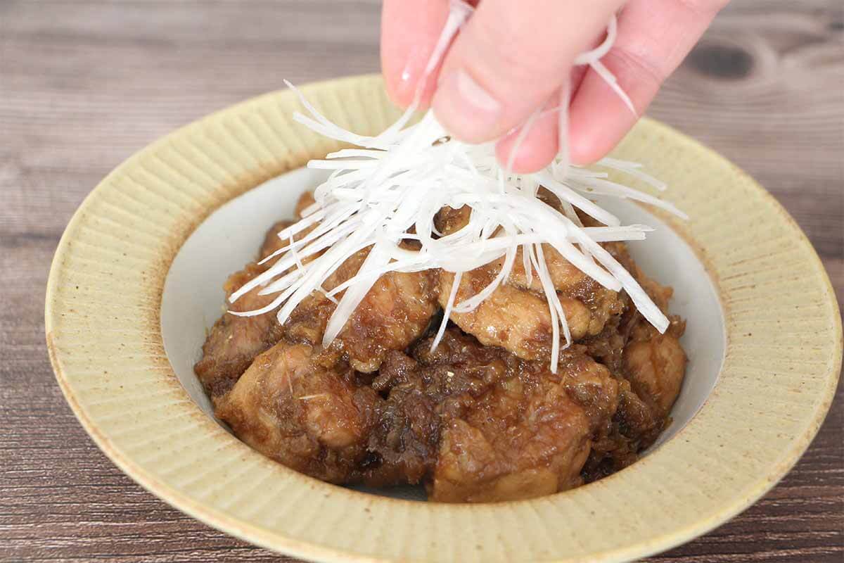 笠原将弘さん「鶏もも肉のごぼう照り焼き」