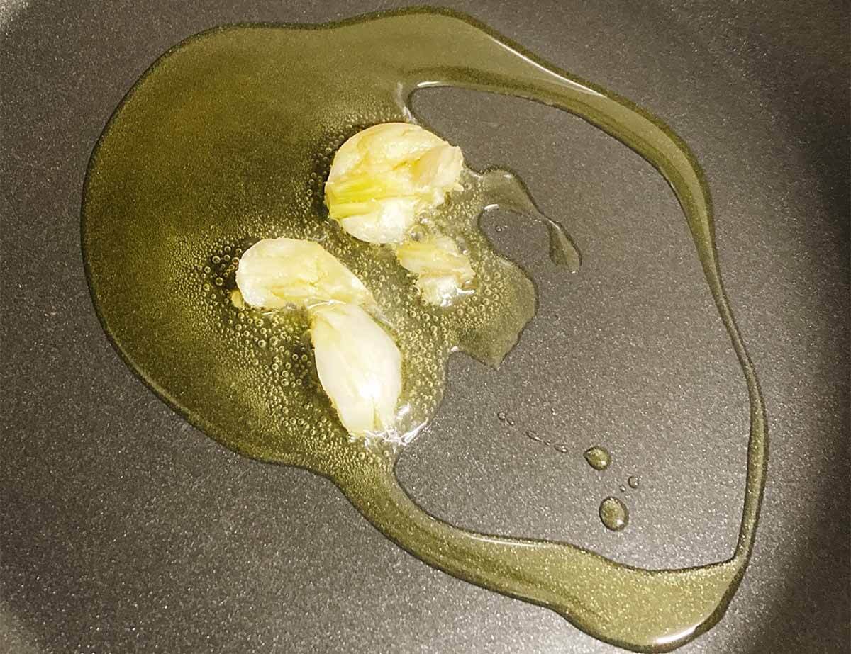 栗原はるみさん「カリカリポテトとウインナーのハーブ炒め」