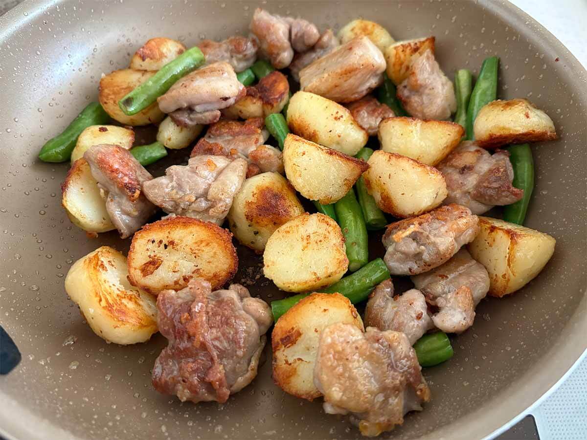 タサン志麻さん「カリカリじゃがいもと鶏のソテー」