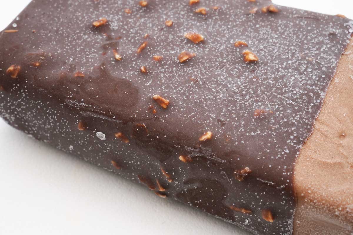 ファミマ「ピエール マルコリーニ監修　ショコラアイスバー」