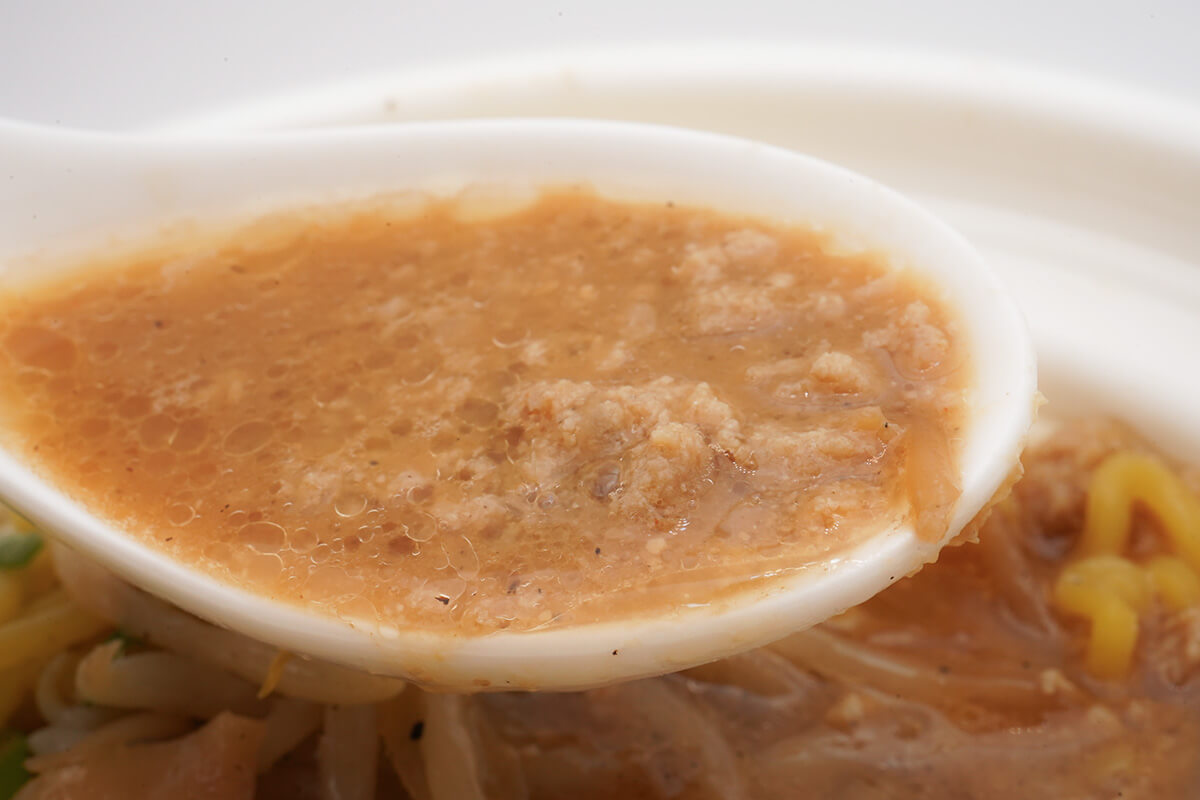 セブンイレブン札幌すみれ監修濃厚みそラーメン