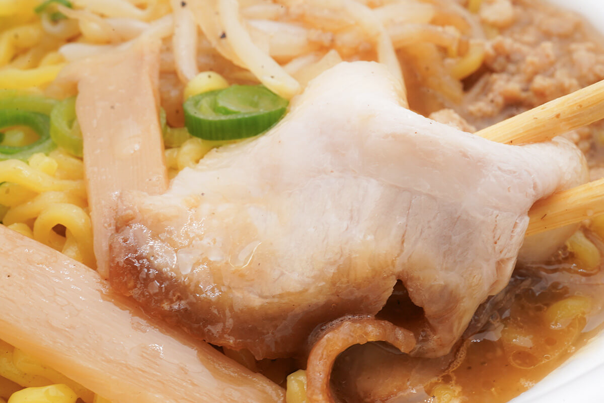 セブンイレブン札幌すみれ監修濃厚みそラーメン