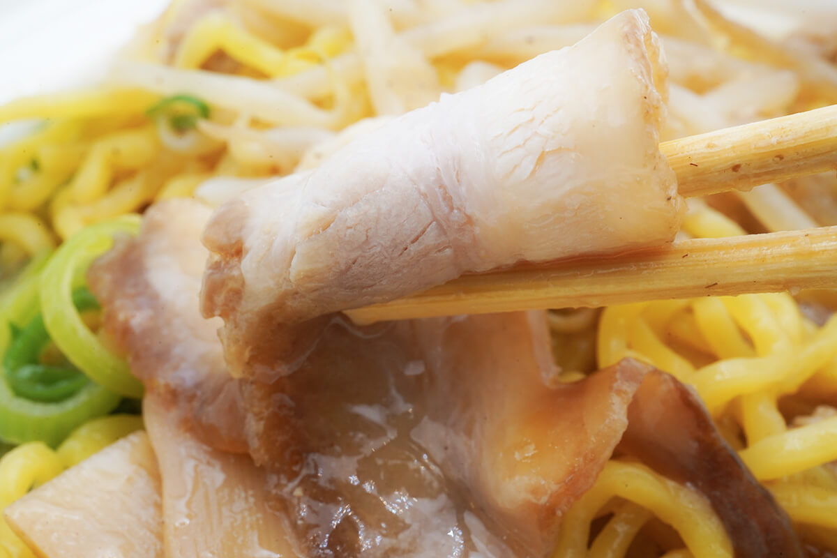 セブンイレブン札幌すみれ監修濃厚みそラーメン