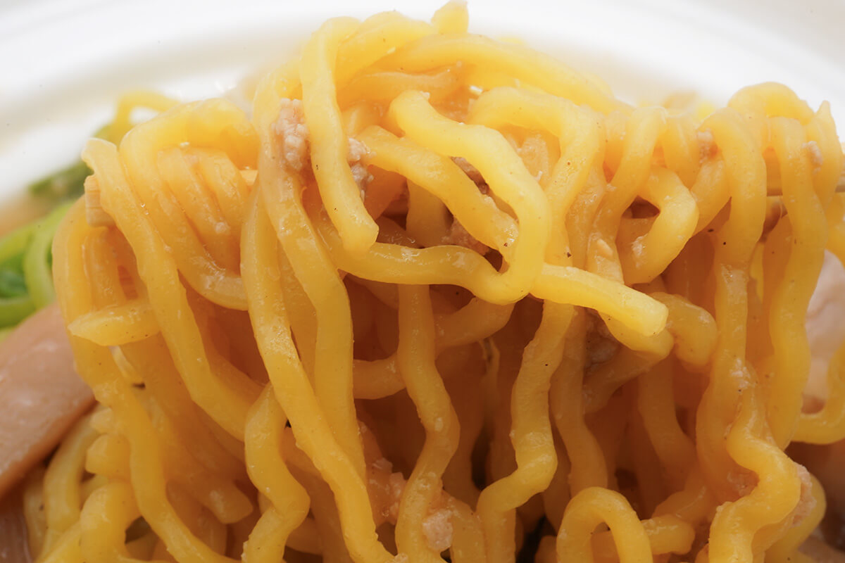 セブンイレブン札幌すみれ監修濃厚みそラーメン