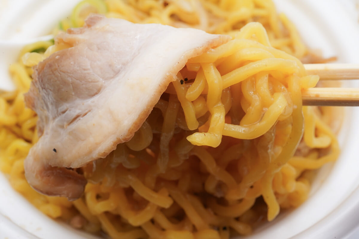 セブンイレブン札幌すみれ監修濃厚みそラーメン