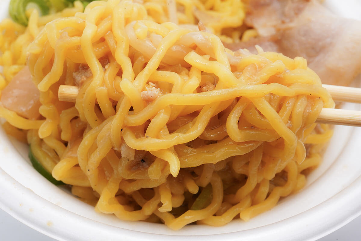 セブンイレブン札幌すみれ監修濃厚みそラーメン