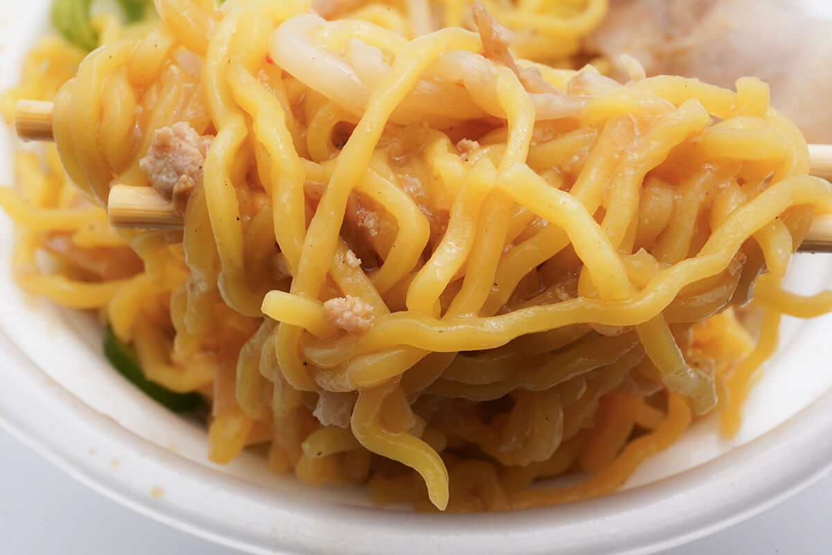 セブンイレブン札幌すみれ監修濃厚みそラーメン