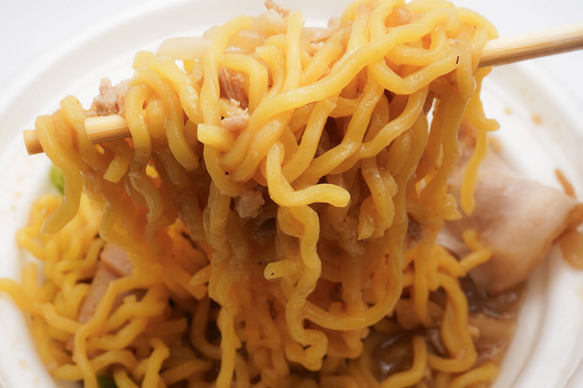 セブンイレブン札幌すみれ監修濃厚みそラーメン