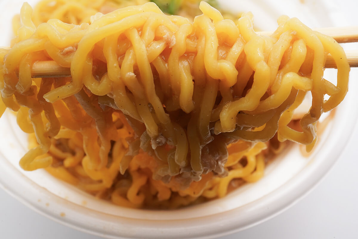 セブンイレブン札幌すみれ監修濃厚みそラーメン