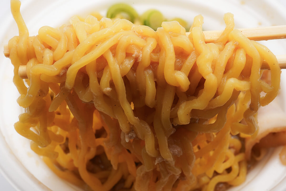 セブンイレブン札幌すみれ監修濃厚みそラーメン