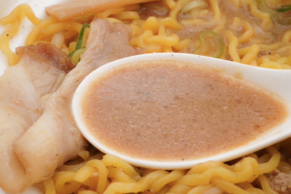 セブンイレブン札幌すみれ監修濃厚みそラーメン