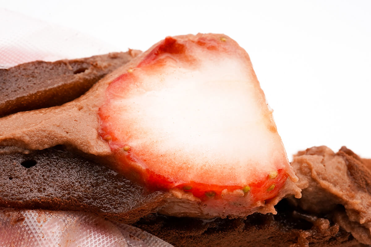 セブンイレブン「まるごと一粒 ショコラ苺大福」