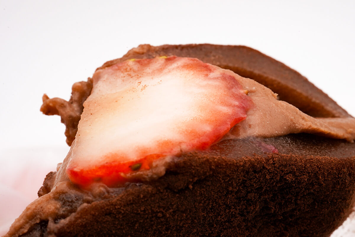 セブンイレブン「まるごと一粒 ショコラ苺大福」