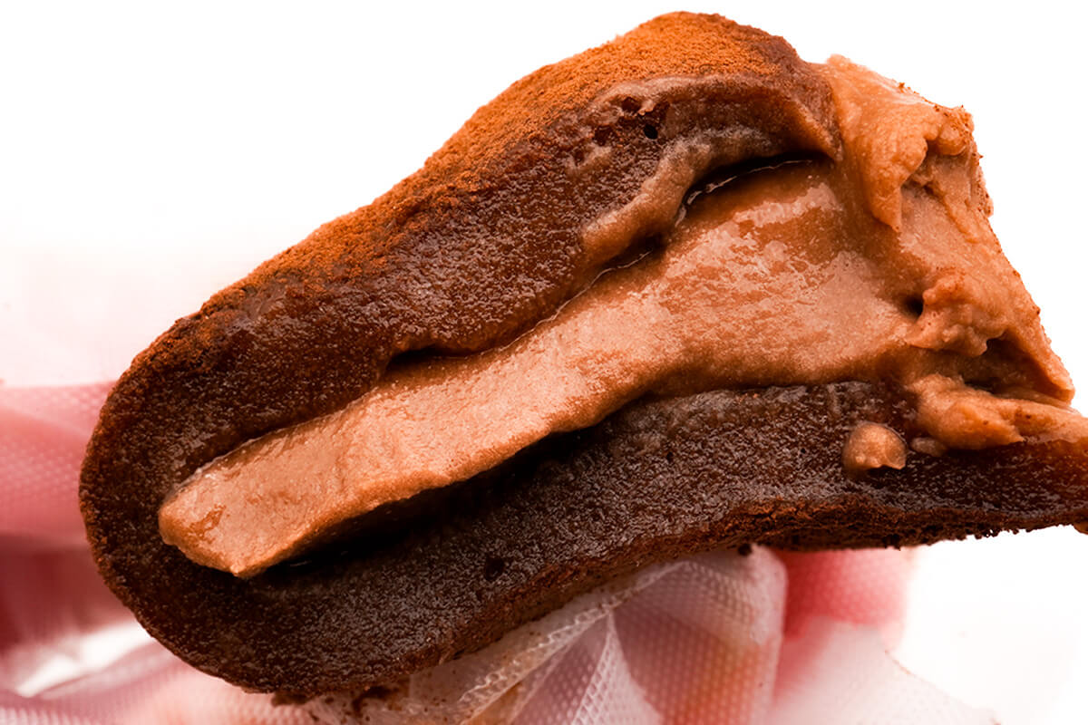 セブンイレブン「まるごと一粒 ショコラ苺大福」