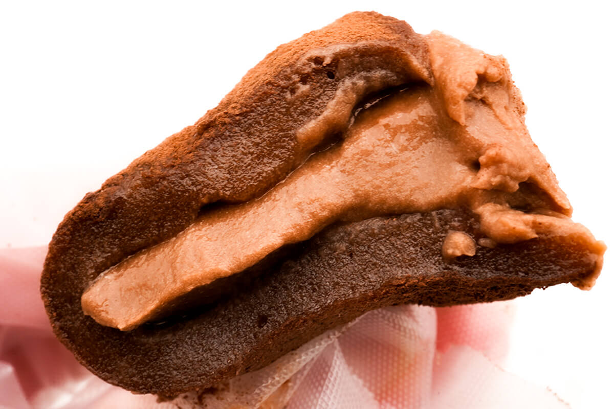 セブンイレブン「まるごと一粒 ショコラ苺大福」