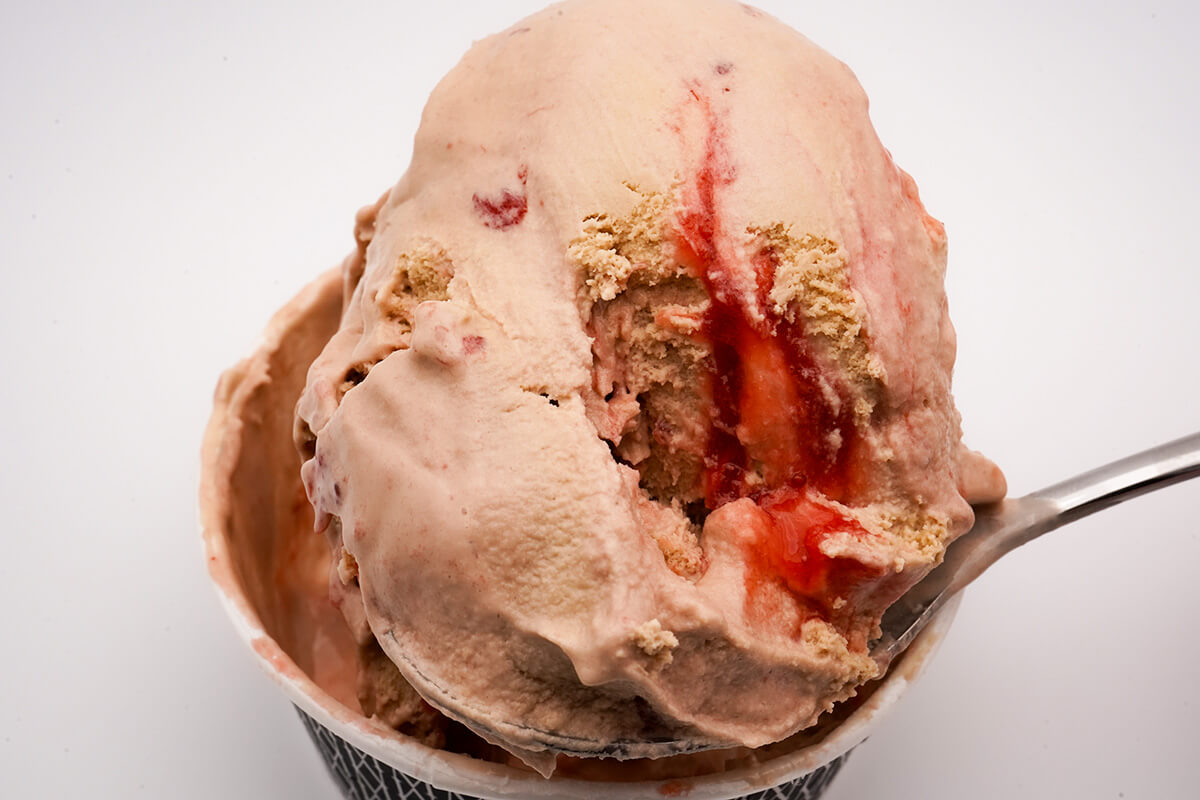 セブンイレブン限定「森永　モウスペシャル　いちごミルクティー」