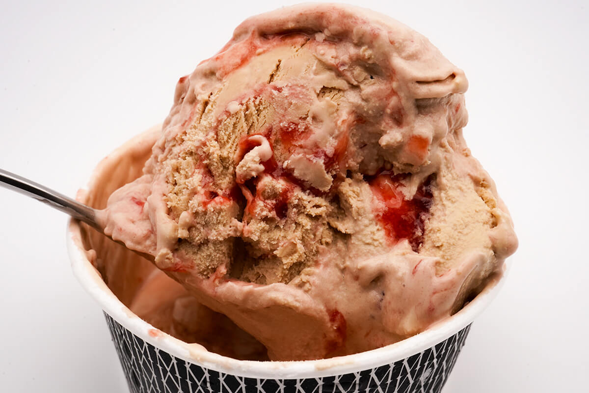 セブンイレブン限定「森永　モウスペシャル　いちごミルクティー」