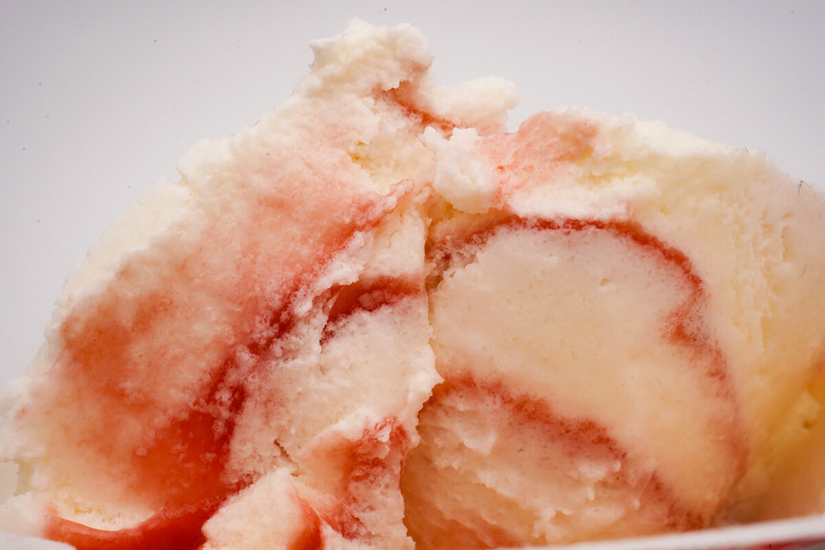 ファミマ先行ロッテ　爽　贅沢濃味バニラ　甘熟濃苺ソースたっぷり