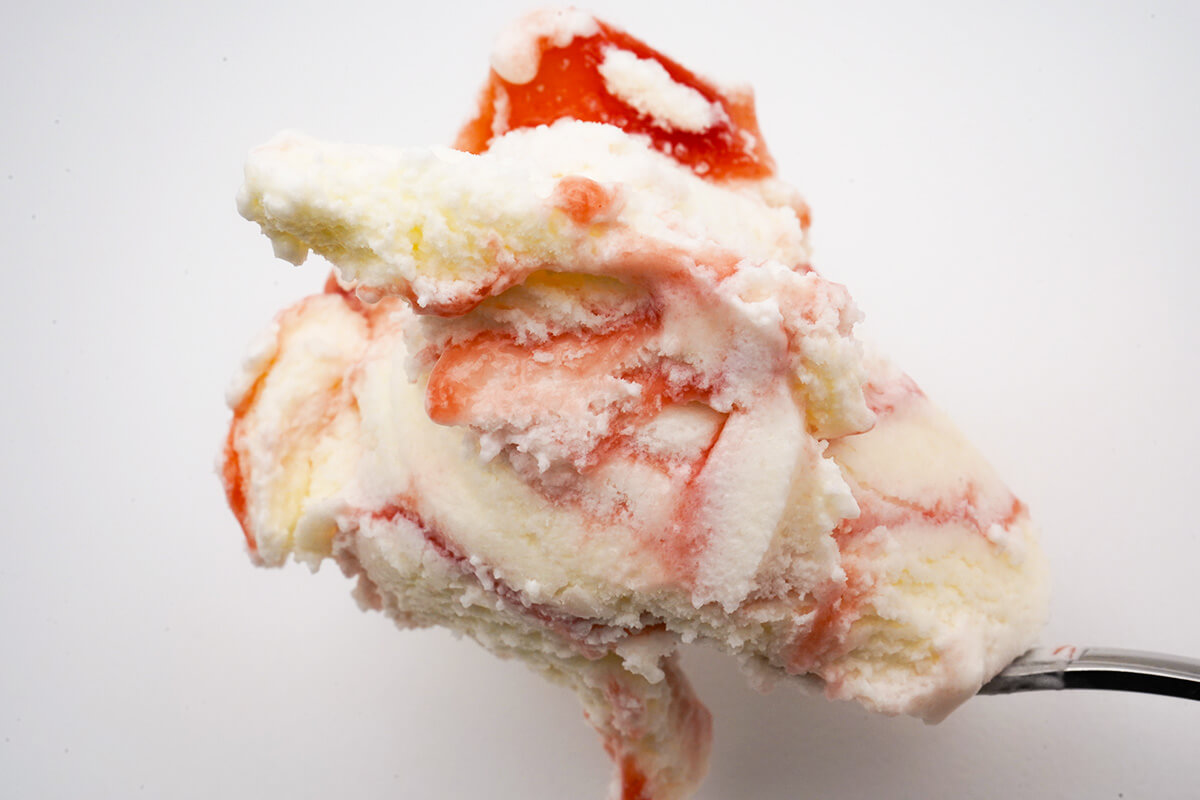 ファミマ先行ロッテ　爽　贅沢濃味バニラ　甘熟濃苺ソースたっぷり