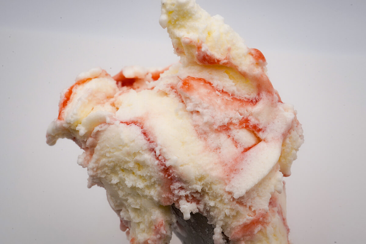 ファミマ先行ロッテ　爽　贅沢濃味バニラ　甘熟濃苺ソースたっぷり